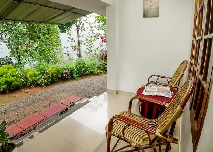 Koonamparayil Home Stay Munnar Anaviratty-Family Only