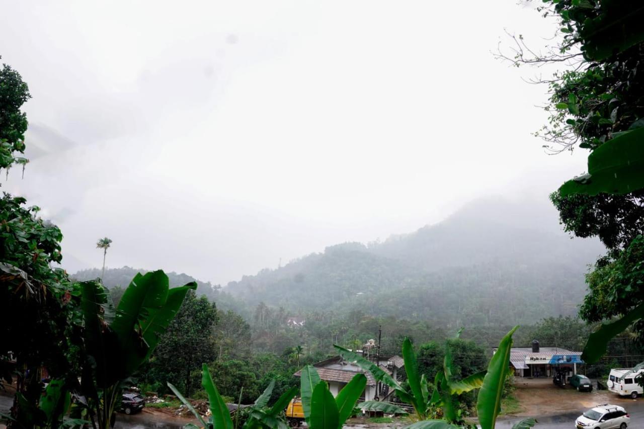 Koonamparayil Munnar Anaviratty-family Only Anaviratty